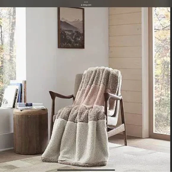 New Koolaburra by Ugg Reese Sherpa Stripe Throw - Picture 5 of 5